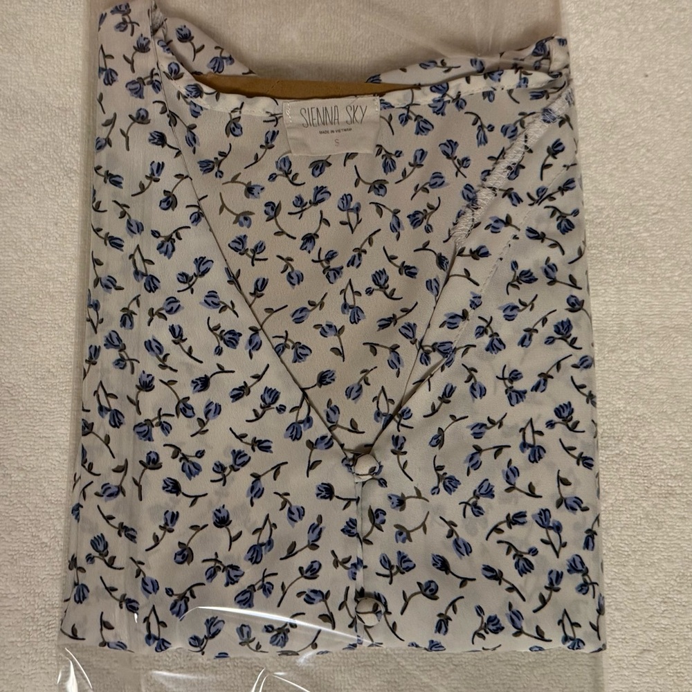 Sienna Sky Blue and White Wrap Blouse - Size S - Picture 10 of 10